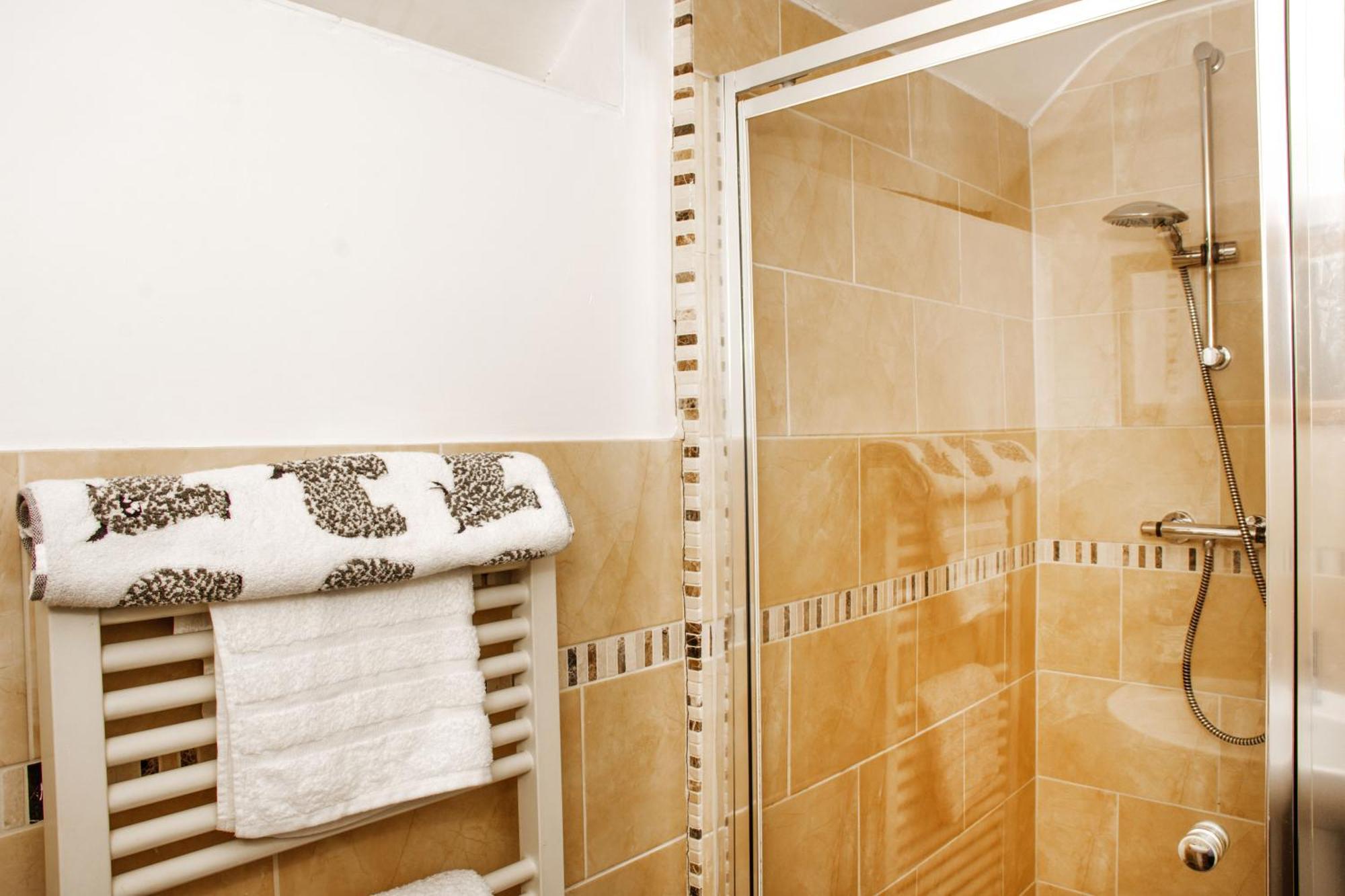 Whispering Place Georgian Grade II Sleeps 6 Adults 3 Mins From Safari Park & Steam Train Bewdley Eksteriør billede
